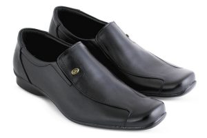 Sepatu pantofel pria