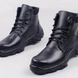Sepatu safety boots