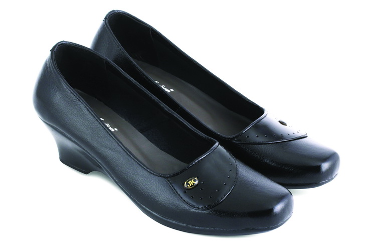 Sepatu formal wanita